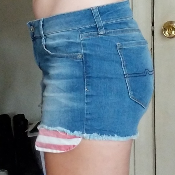 Jean Cutoff Shorts with American Flag Pockets - Picture 4 of 4